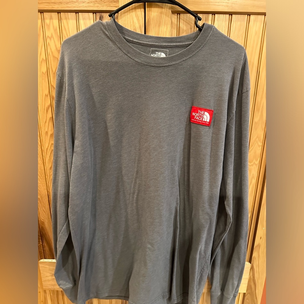 Men’s the north face long sleeved t shirt